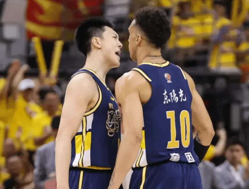 全靠你们！广东仅3人得分上双，奎因胡明轩杜润旺合砍74分