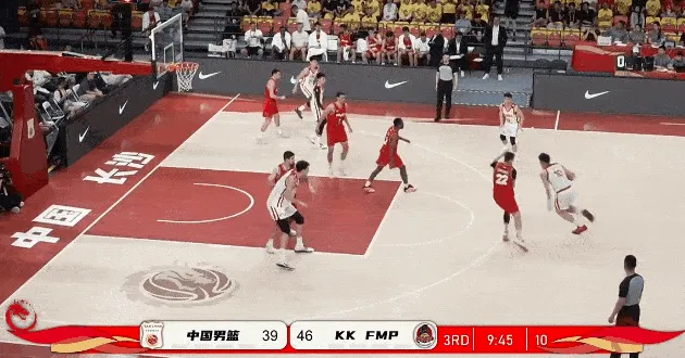 博万体育-王俊杰自投自抢打进得到10分，徐昕空切双手暴扣也得到10分
